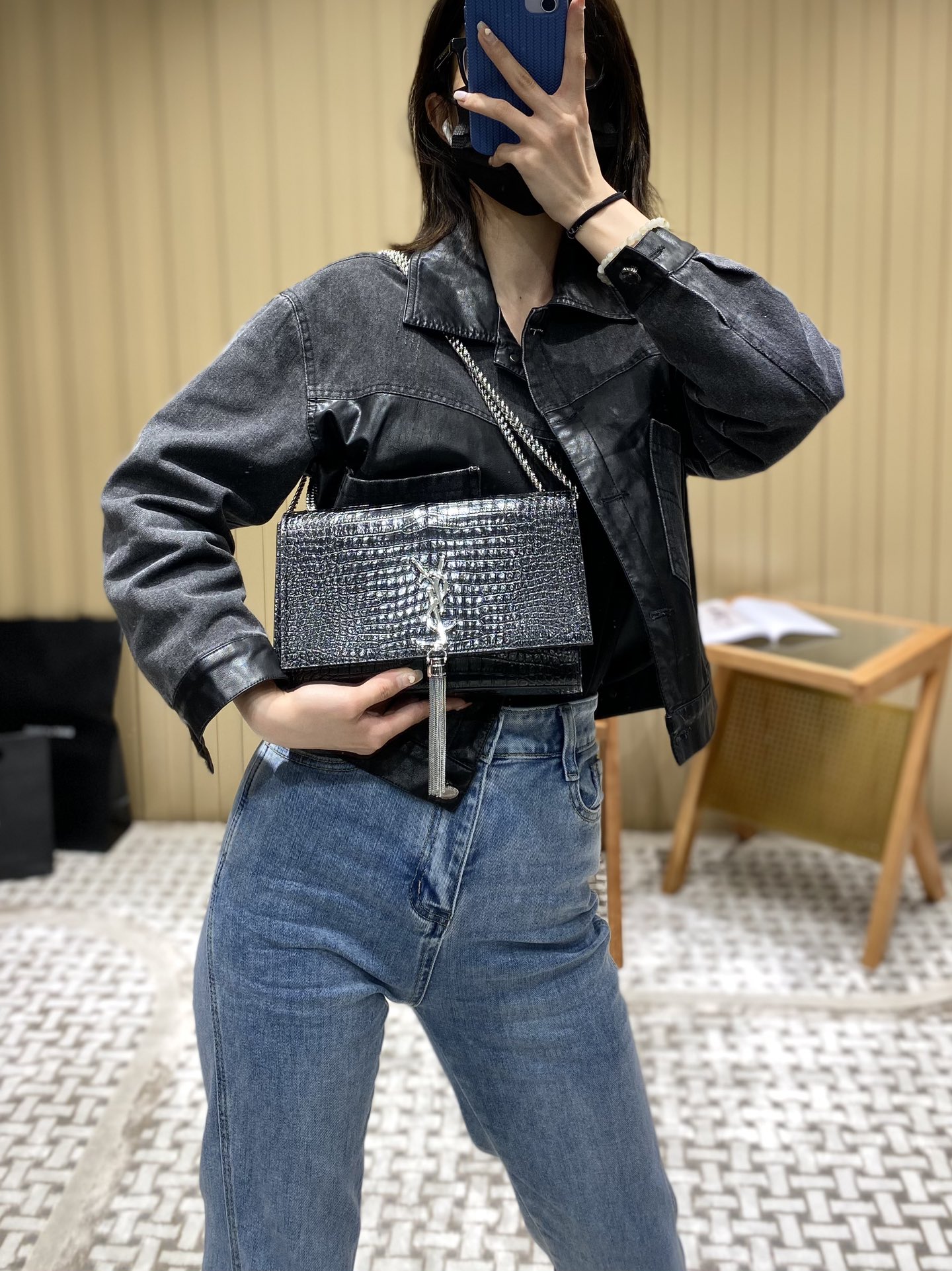 YSL 𝑲𝒂𝒕𝒆 𝟮𝟰𝒄𝒎 鳄鱼纹流苏包 354119黑色/银扣