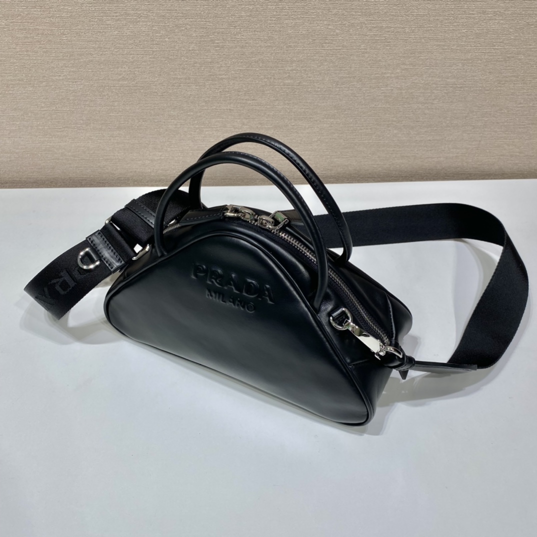 PRADA普拉达进口小牛皮三角形保龄球包1BB082