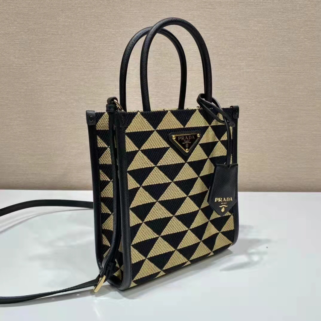 Prada Luxury Designer Handbag Shoulder Bag in fine calfskin 4