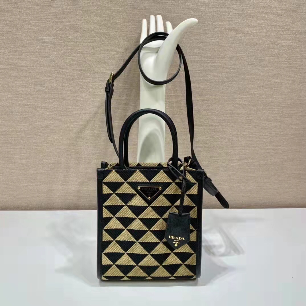 Prada Luxury Designer Handbag Shoulder Bag in fine calfskin