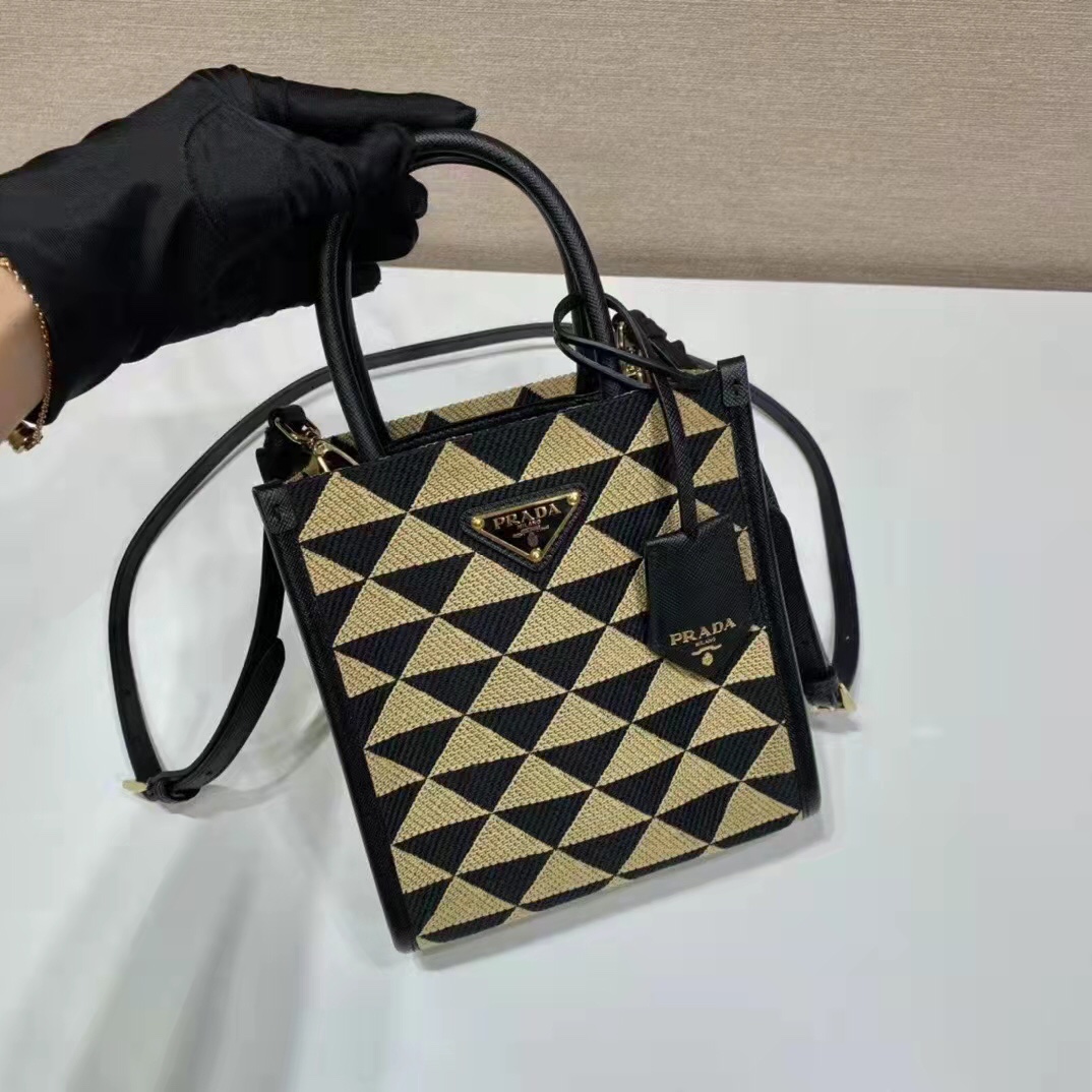 Prada Luxury Designer Handbag Shoulder Bag in fine calfskin 2