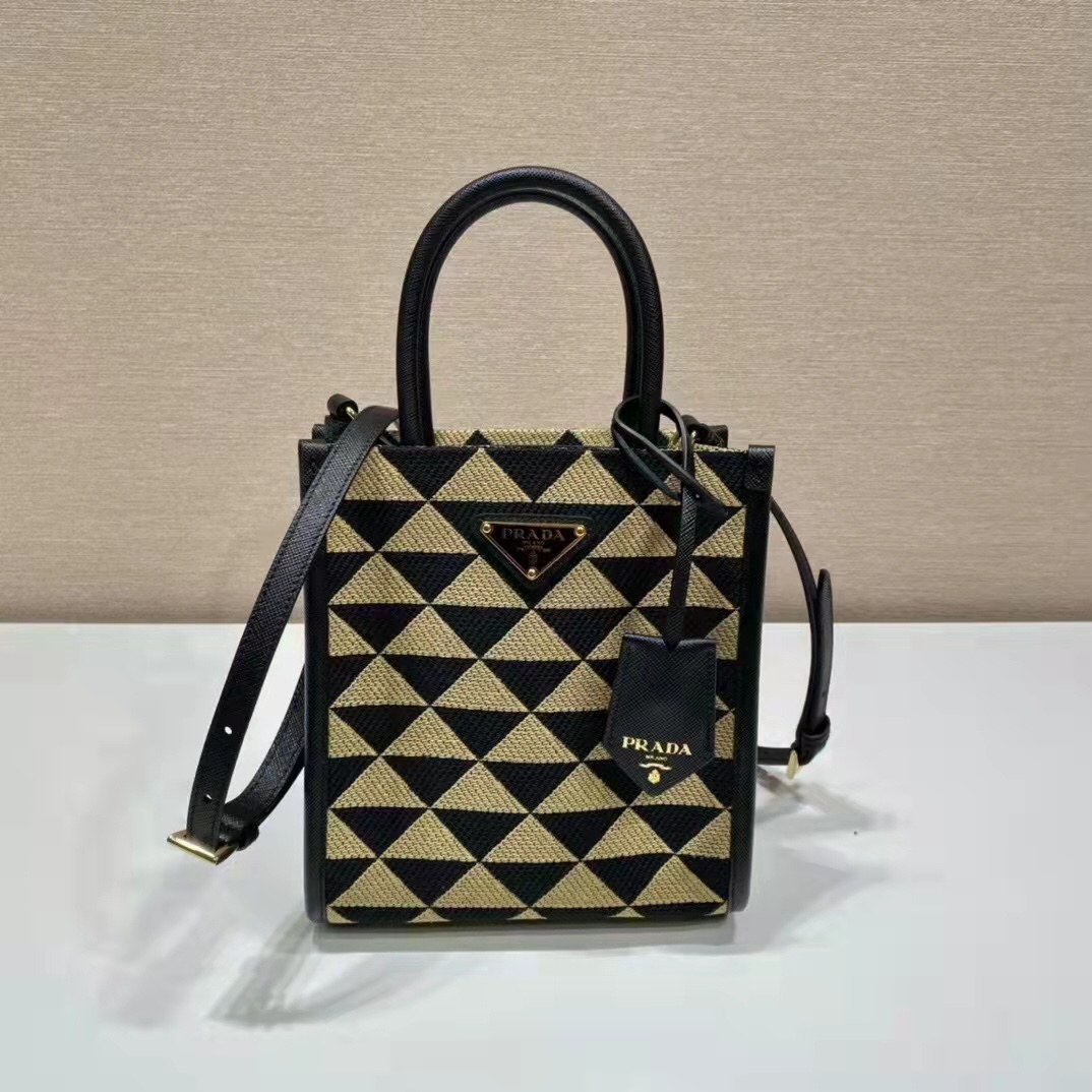 Prada Luxury Designer Handbag Shoulder Bag in fine calfskin 3