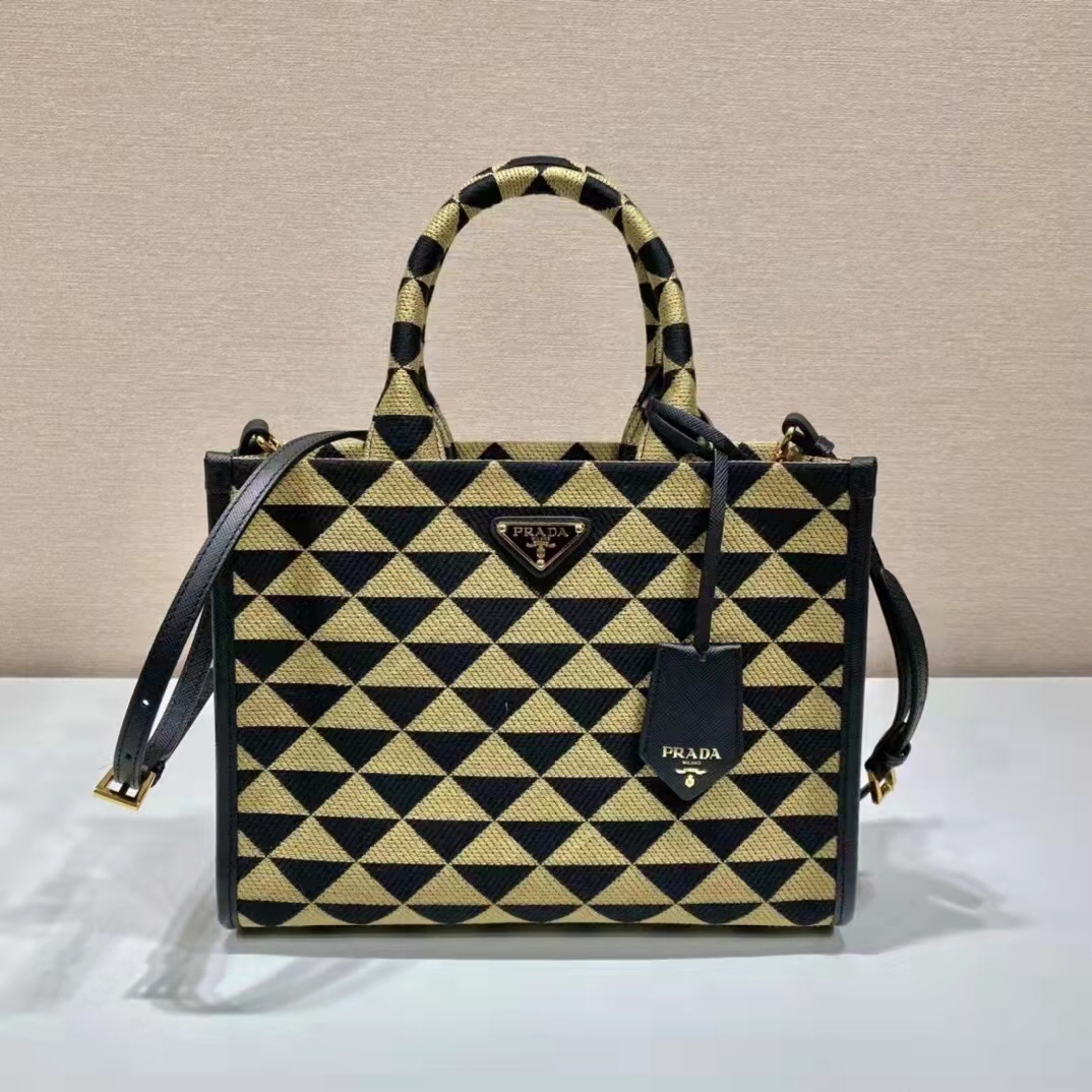 Prada Luxury Designer Handbag Shoulder Bag in fine calfskin