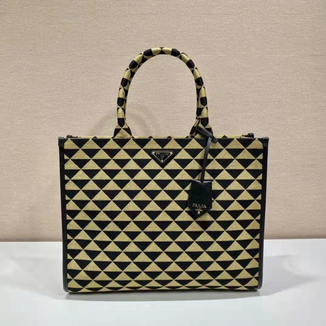 Prada Luxury Designer Handbag Shoulder Bag in fine calfskin