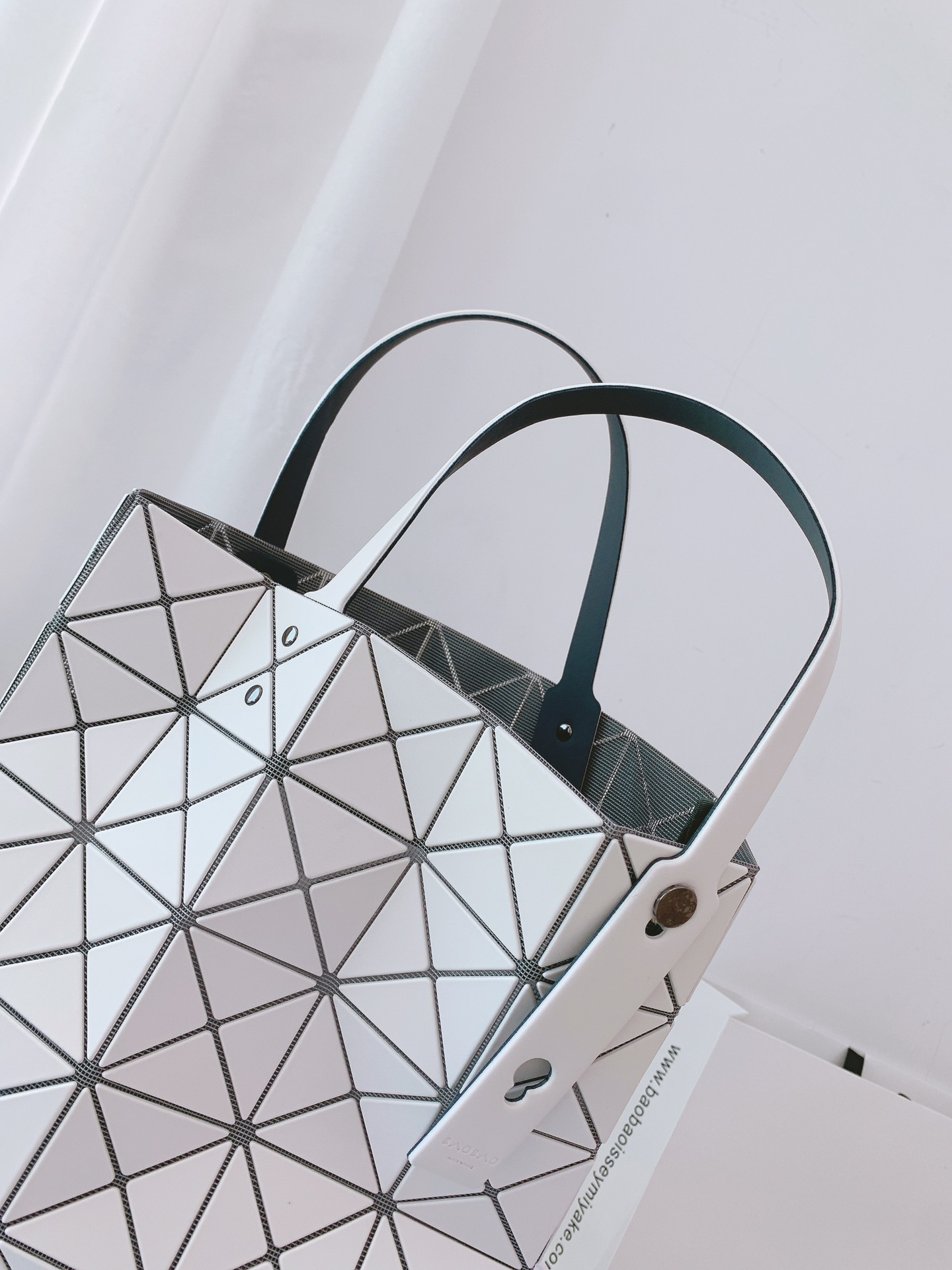 ISSEY MIYAKE 新品三月樱花季限定色手提袋0087