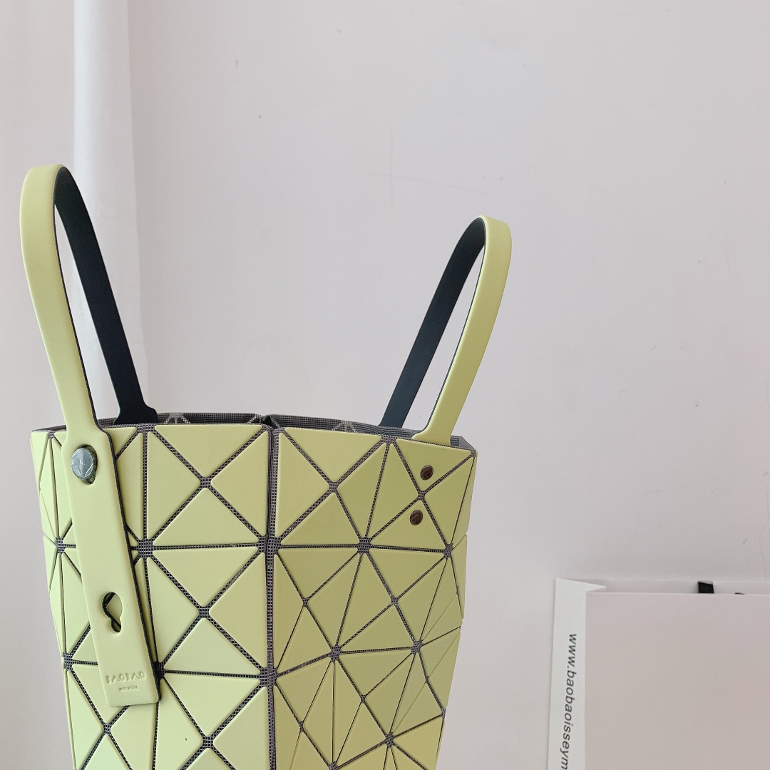 ISSEY MIYAKE 新品三月樱花季限定色手提袋0087