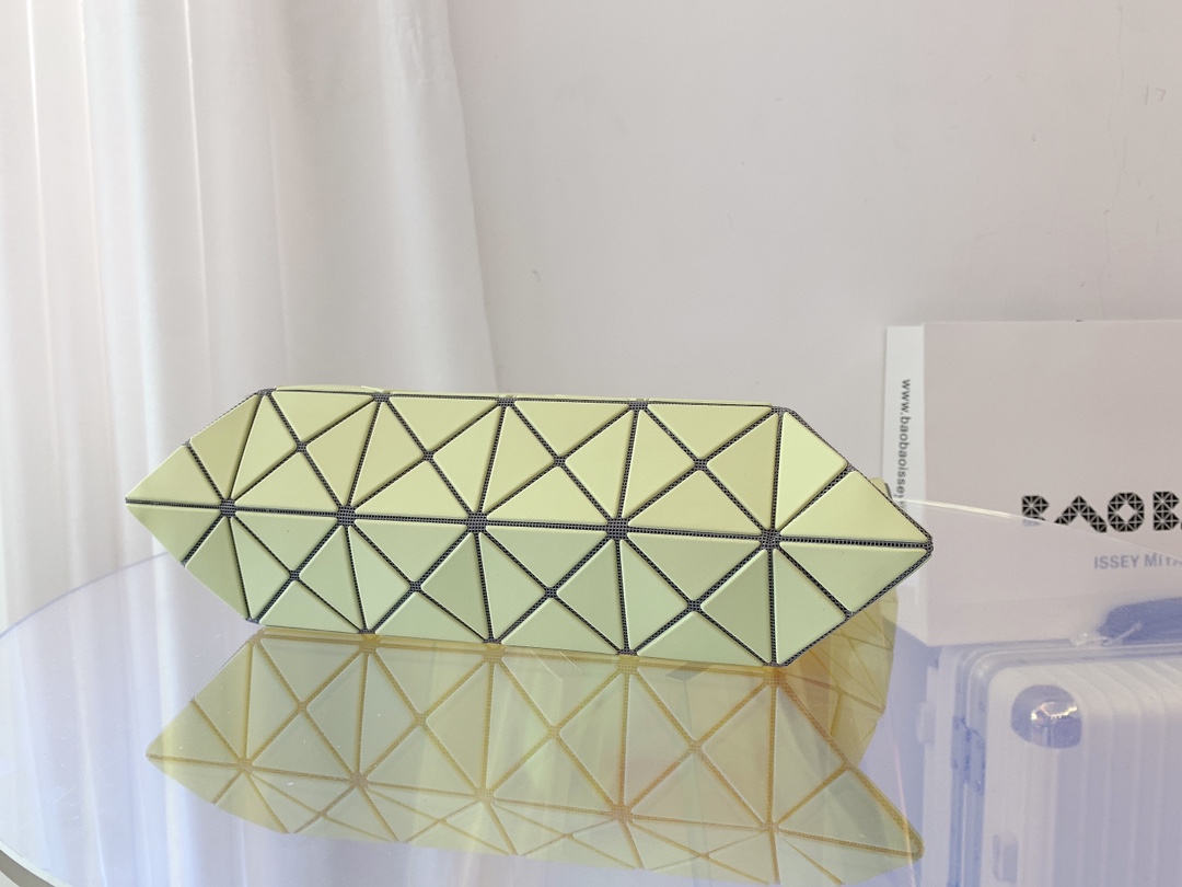 ISSEY MIYAKE 新品三月樱花季限定色手提袋0087