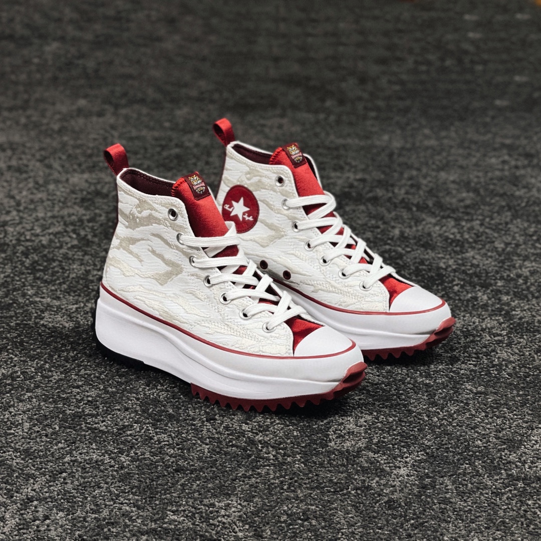 G0 水动无形，虎魄无畏Converse 虎年系列 新年新意 一响未来。Run Star Hike 新年水虎推出特别系列厚底松糕矮子乐款 呈现特别水虎纹印花与刺绣、具有中国古典风的丝绸布加持、街头与传统的完美碰撞。