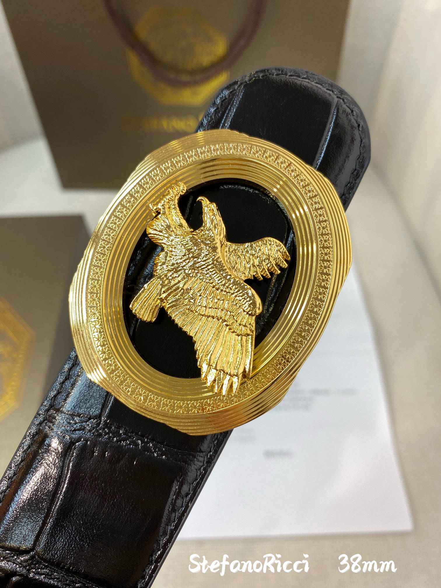 SR史蒂芬鹰头设计得栩栩如生全身散发