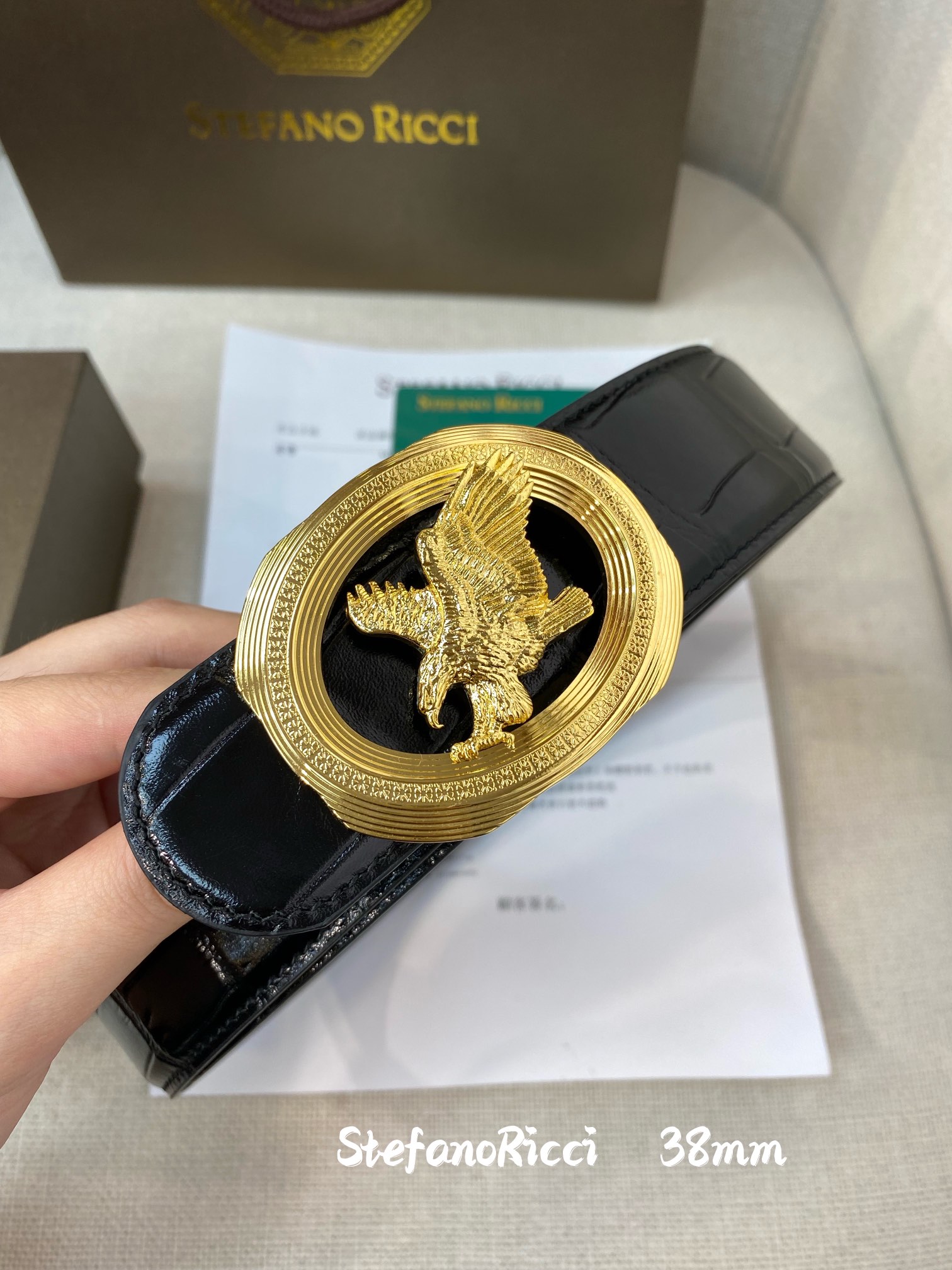 SR史蒂芬鹰头设计得栩栩如生全身散发