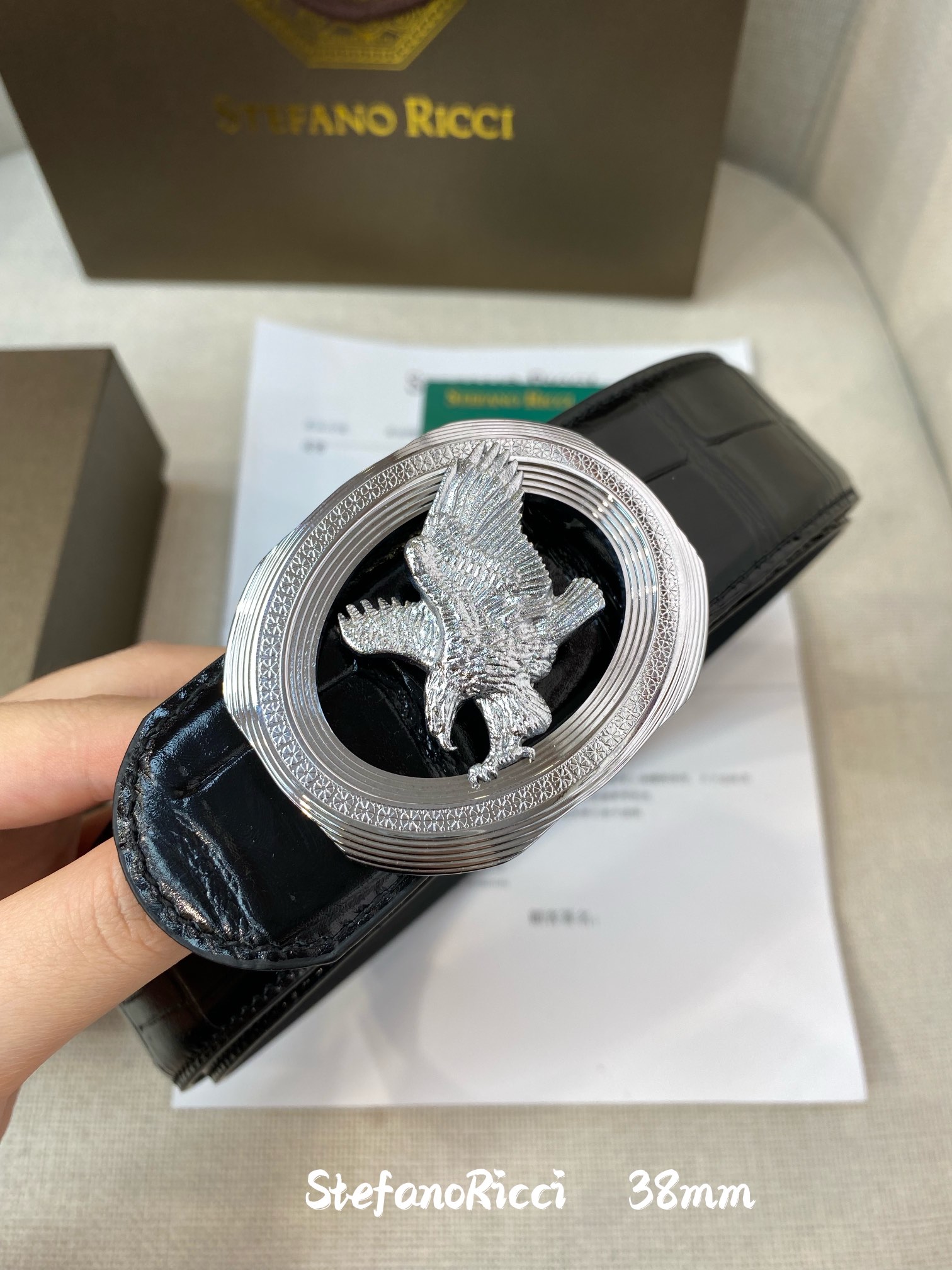 SR史蒂芬鹰头设计得栩栩如生全身散发