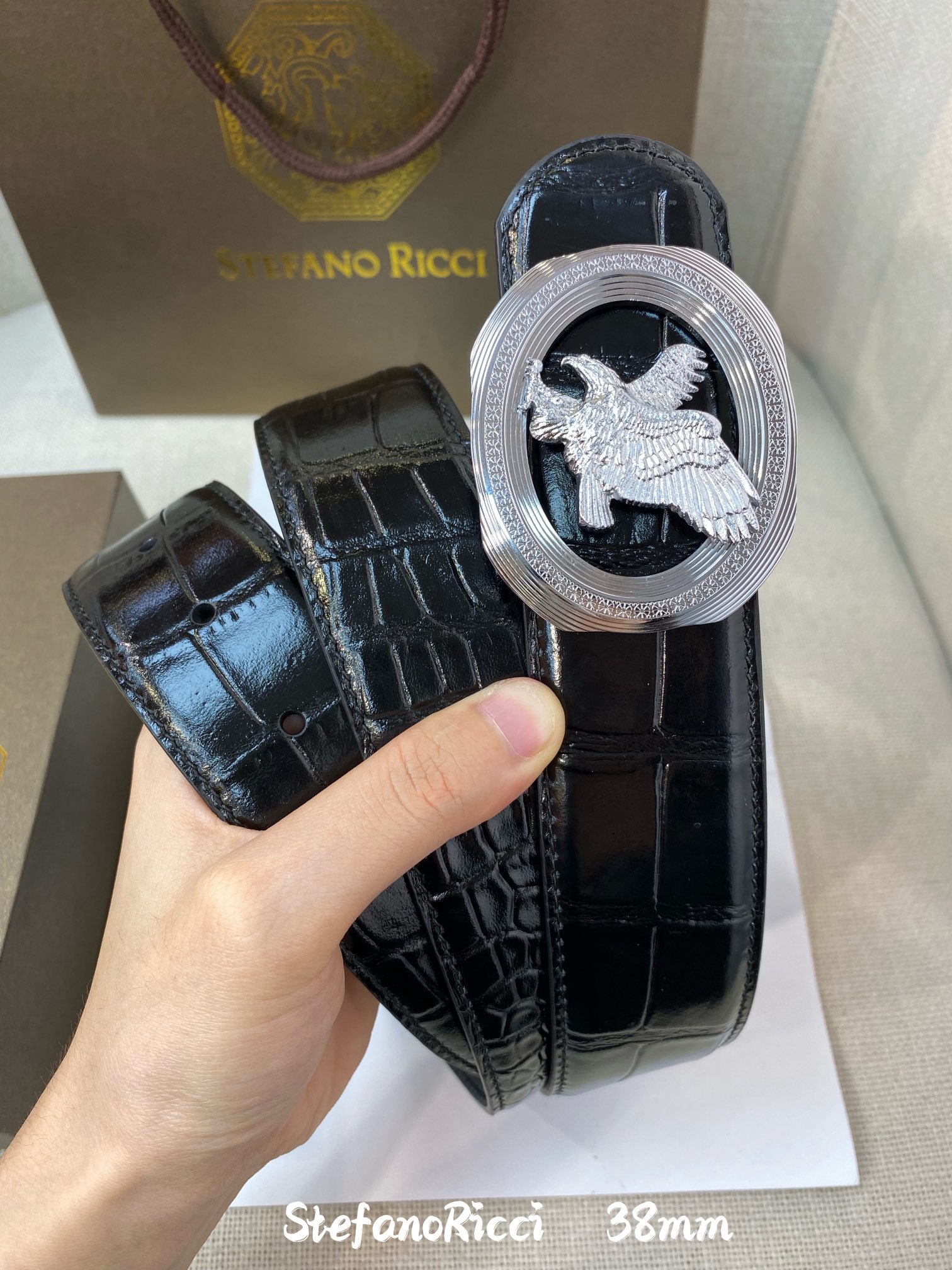 SR史蒂芬鹰头设计得栩栩如生全身散发