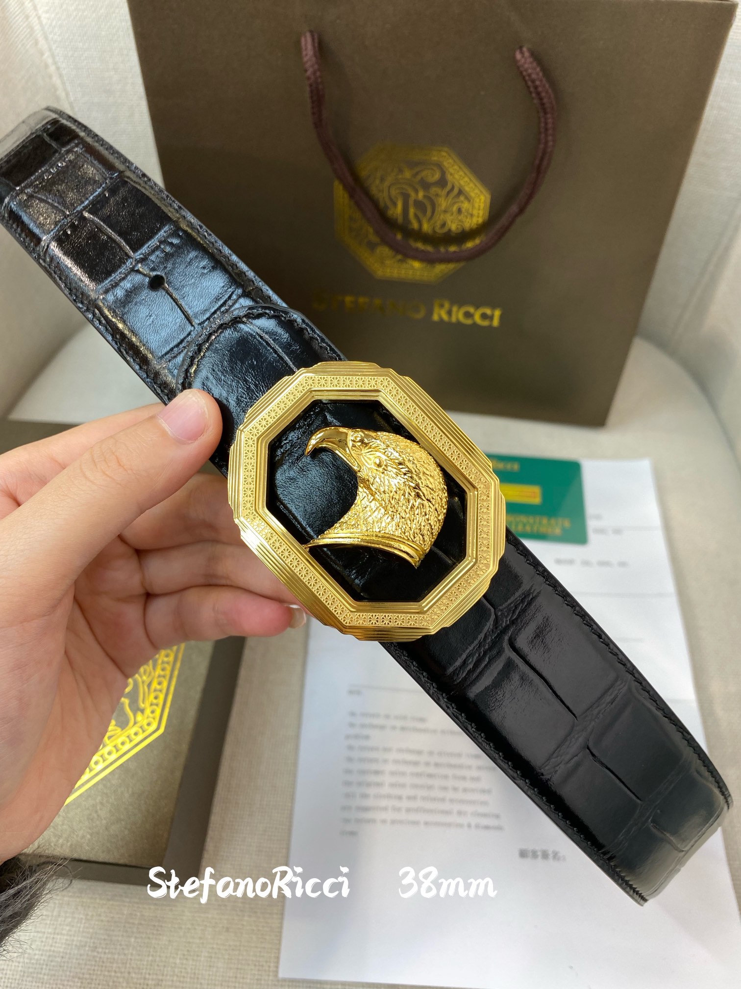 SR史蒂芬鹰头设计得栩栩如生全身散发