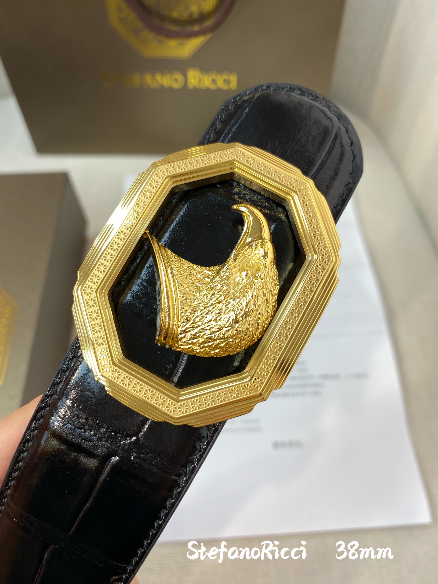 SR史蒂芬鹰头设计得栩栩如生全身散发