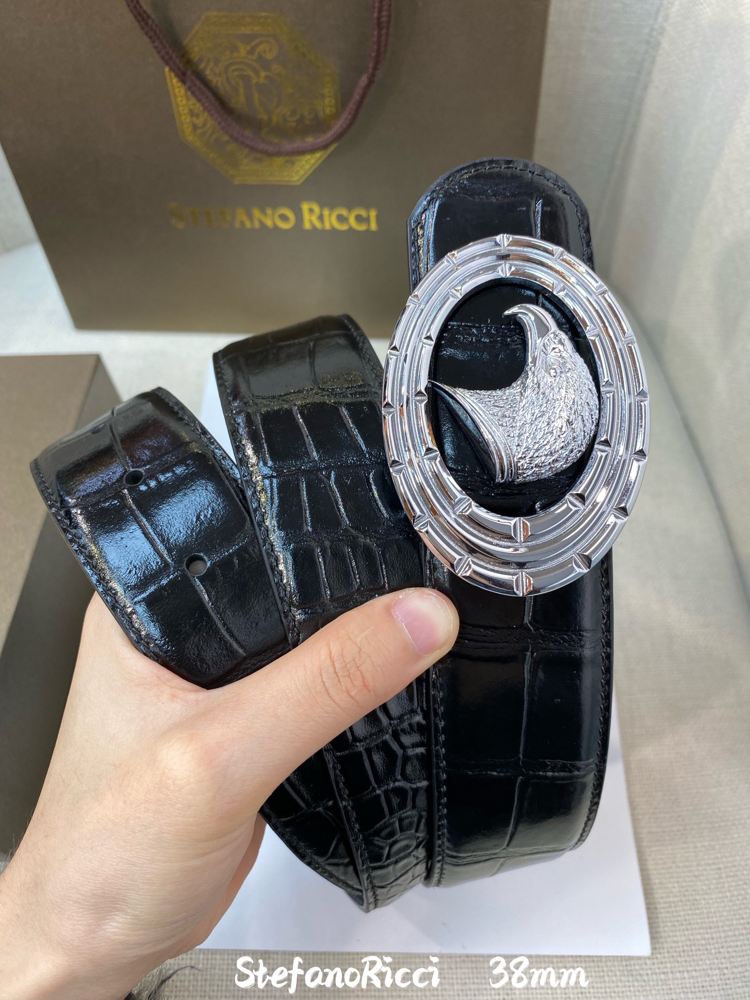 SR史蒂芬鹰头设计得栩栩如生全身散发