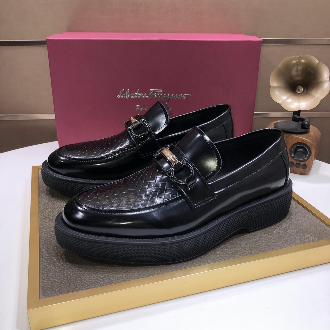 L0 Ferragamo原单版本菲拉格慕男士商务休闲皮鞋，顶级牛货.1:1出货⬆️奢华尊贵👞全部采用进口原版品牌皮料，只为打造更为舒适的穿着体验，鞋面：原版进口开边珠牛皮制作➕顶级进口水染全牛里，全真皮沿条，原版半真皮大底✔️ 3️⃣色可选