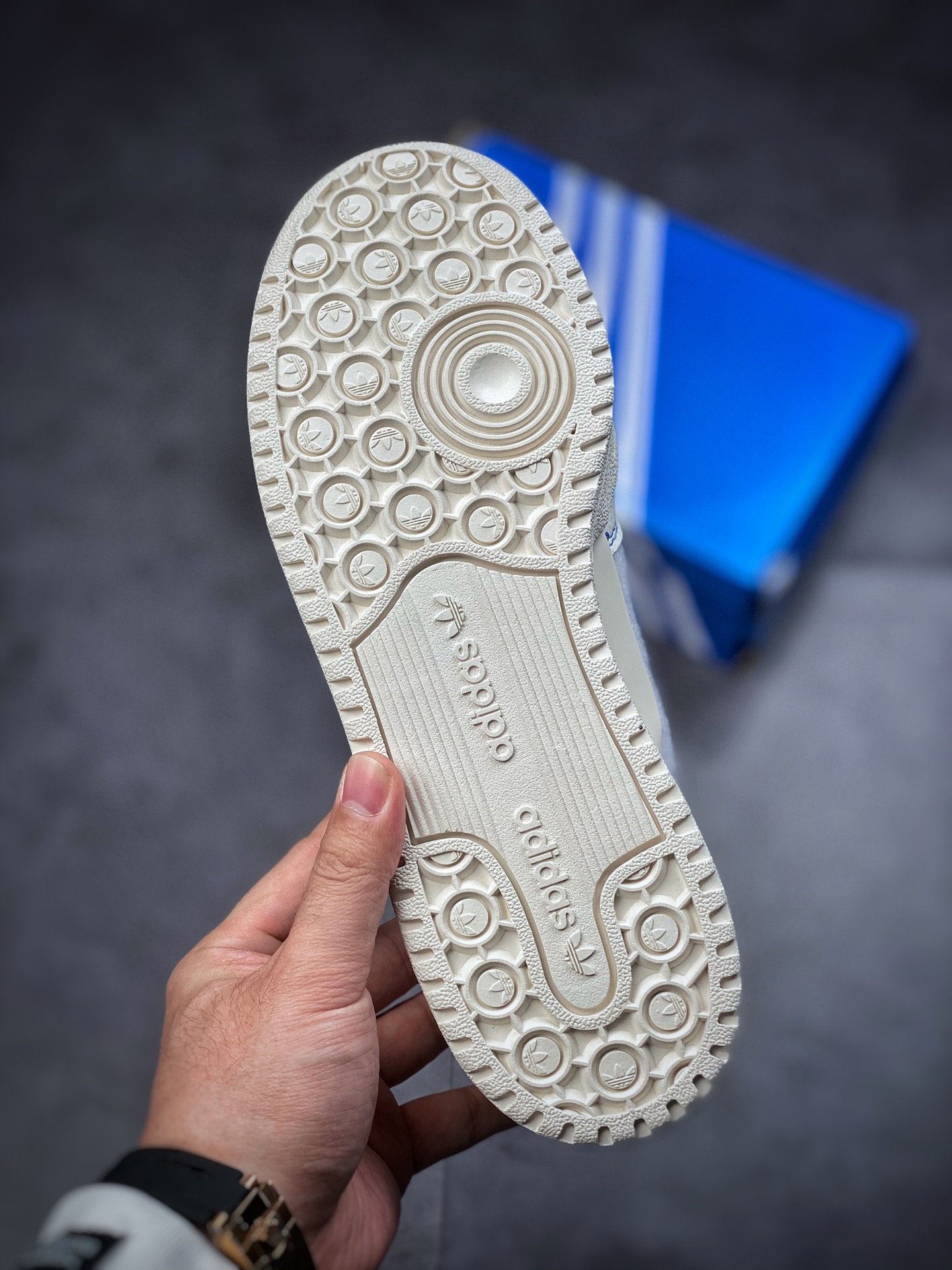 180 阿迪达斯 Adidas Forum 84 Low 低帮百搭潮流休闲运动板鞋GX1018-莆田鞋,莆田鞋货源,高仿鞋,高仿鞋货源,安福档口,莆田高仿鞋,莆田鞋批发,高仿鞋批发,莆田高仿运动鞋,高仿运动鞋,莆田运动鞋 180 阿迪达斯 Adidas Forum 84 Low 低帮百搭潮流休闲运动板鞋GX1018