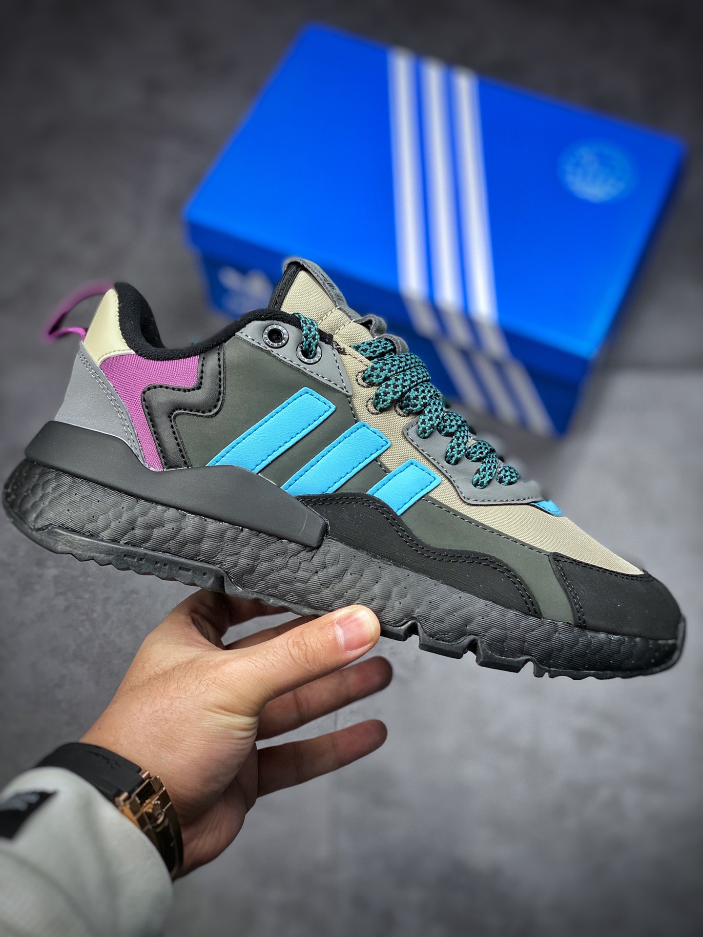 180 Adidas Nite Jogger Boost 3.0 三叶草 联名夜行者黑灰蓝FZ3665-莆田鞋,莆田鞋货源,高仿鞋,高仿鞋货源,安福档口,莆田高仿鞋,莆田鞋批发,高仿鞋批发,莆田高仿运动鞋,高仿运动鞋,莆田运动鞋 180 Adidas Nite Jogger Boost 3.0 三叶草 联名夜行者黑灰蓝FZ3665