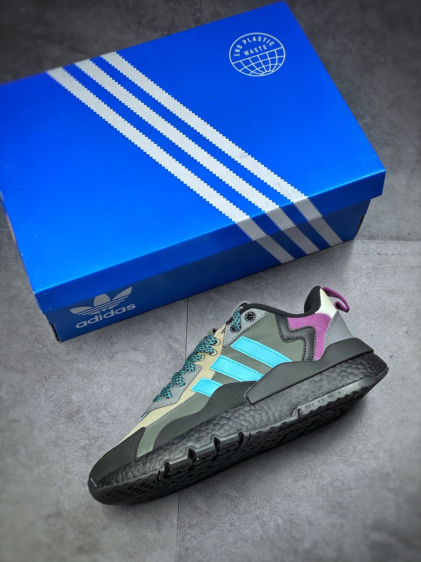180 Adidas Nite Jogger Boost 3.0 三叶草 联名夜行者黑灰蓝FZ3665-莆田鞋,莆田鞋货源,高仿鞋,高仿鞋货源,安福档口,莆田高仿鞋,莆田鞋批发,高仿鞋批发,莆田高仿运动鞋,高仿运动鞋,莆田运动鞋 180 Adidas Nite Jogger Boost 3.0 三叶草 联名夜行者黑灰蓝FZ3665
