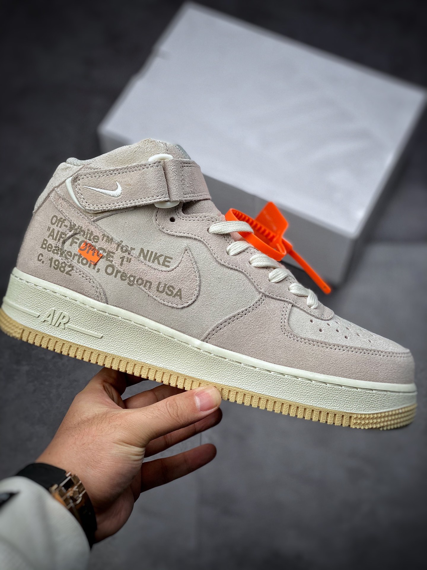 240  Off White x Nike Air Force 1 Mid 联名 CW2255-100