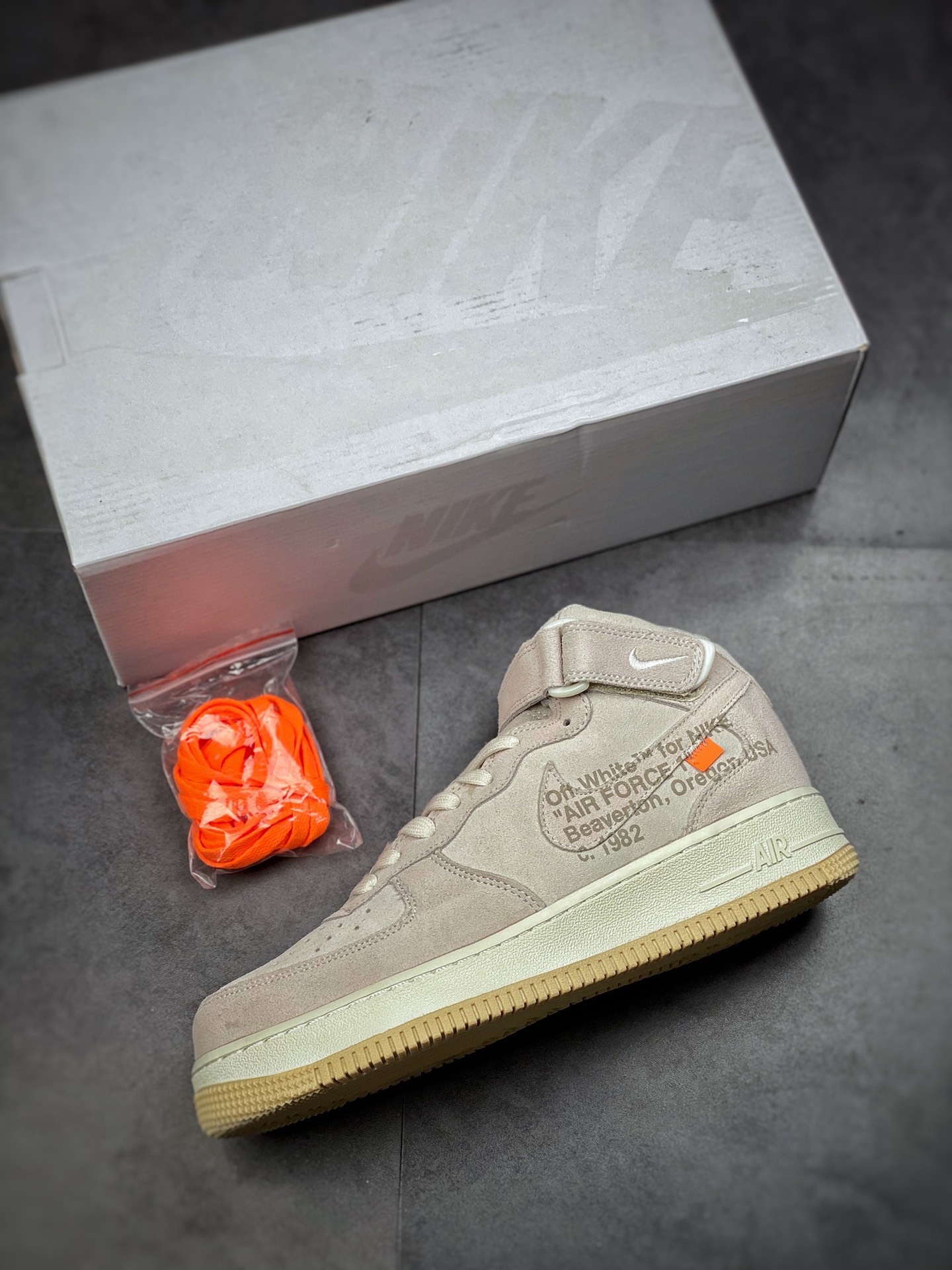 240  Off White x Nike Air Force 1 Mid 联名 CW2255-100