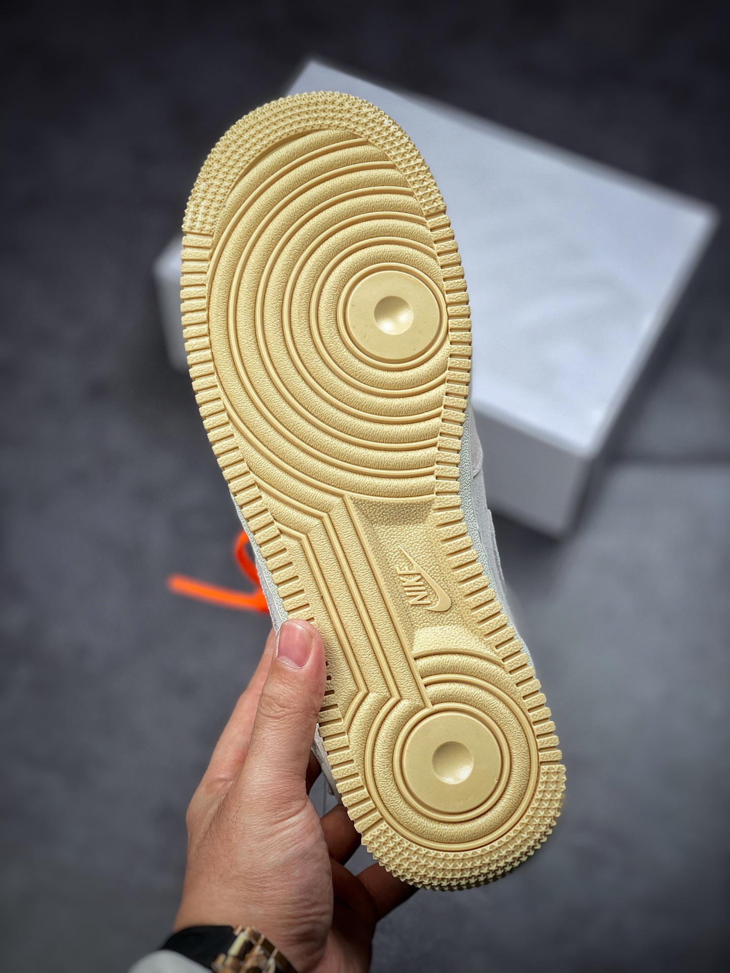 240  Off White x Nike Air Force 1 Mid 联名 CW2255-100