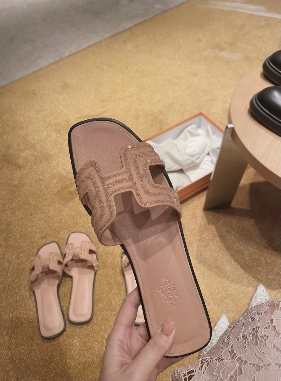 NO:254025,New H brand. Spring and summer. 