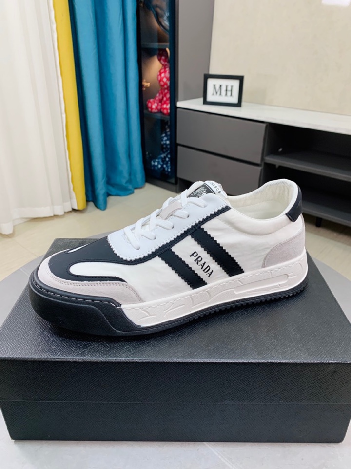 I5    Prada  -普拉达最🙈原版复刻👟👟👟可到做工一流 鞋面意大利🇮🇹进口小牛皮❗️，真皮内里@适合出行，原版复刻大底，让你适合各种出行，尽显低调奢华。以质量说话.: