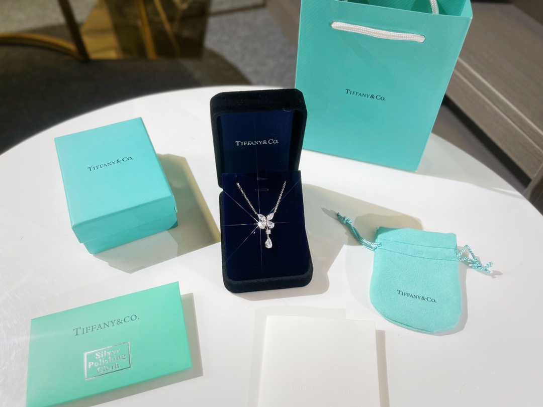 新款☑️TIFFANY&Co.蒂芙尼四叶草水滴钻项链