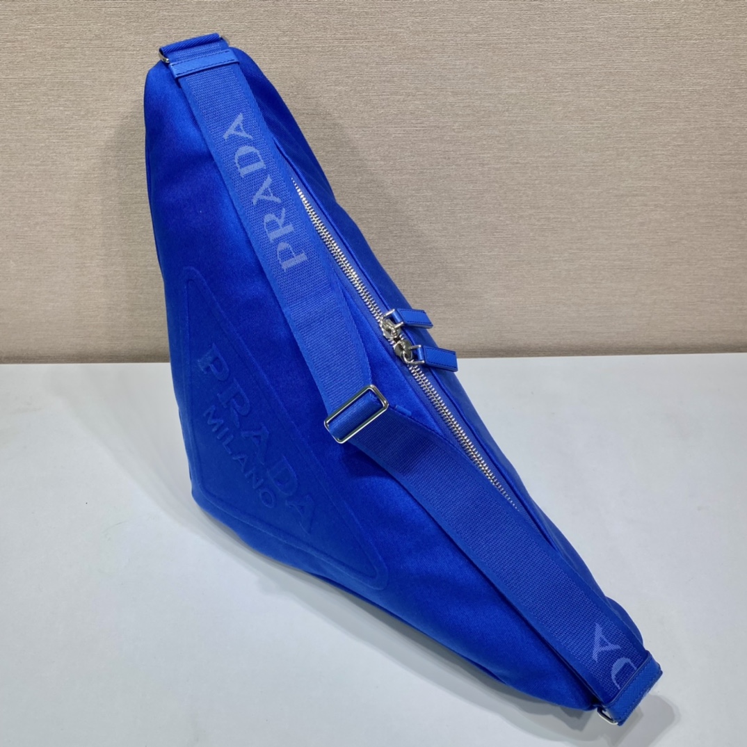 PRADA普拉达帆布大三角包2VY007