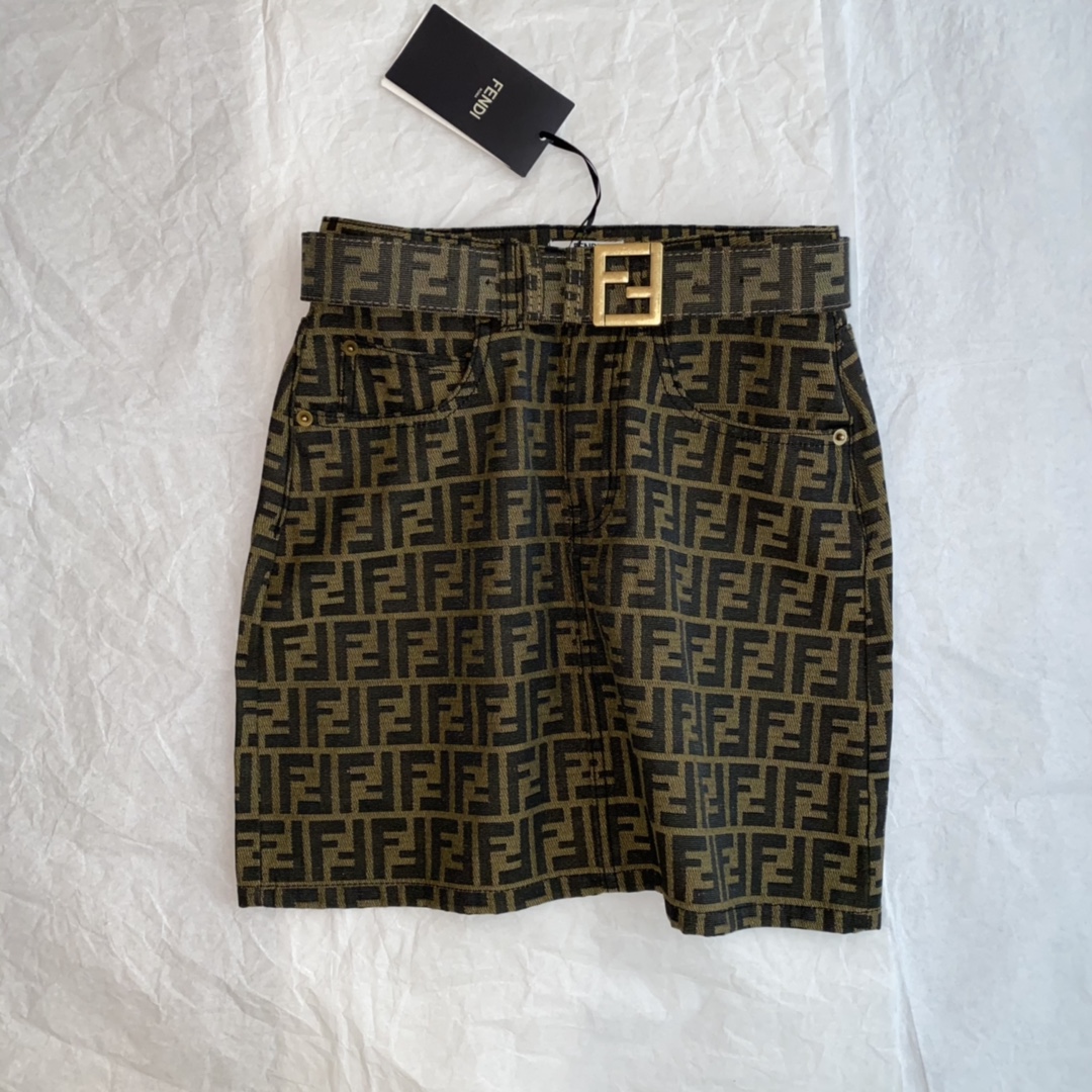 Fend * 22 spring and summer latest skirts are exclusive in the first wave of la