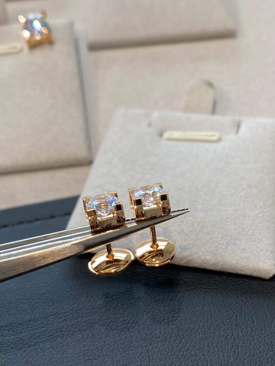 Cartier Cartier/卡地亚 CNC牛‮单角‬钻耳钉