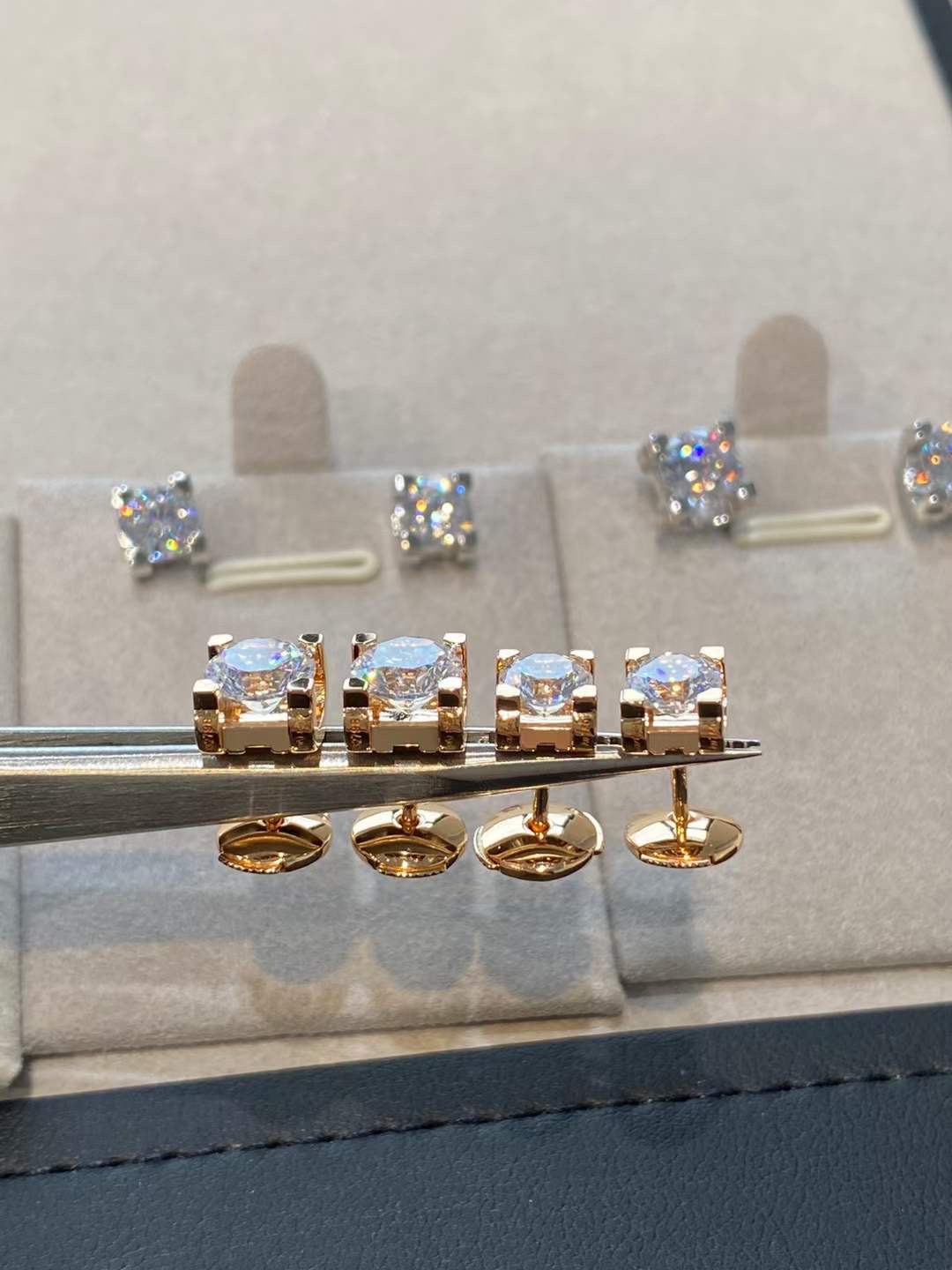 Cartier Cartier/卡地亚 CNC牛‮单角‬钻耳钉