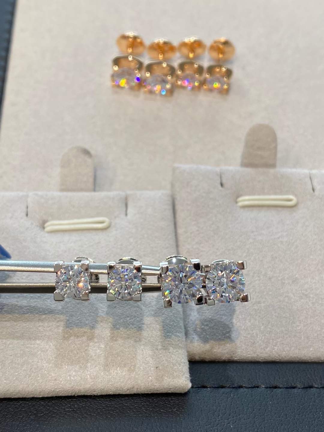 Cartier Cartier/卡地亚 CNC牛‮单角‬钻耳钉