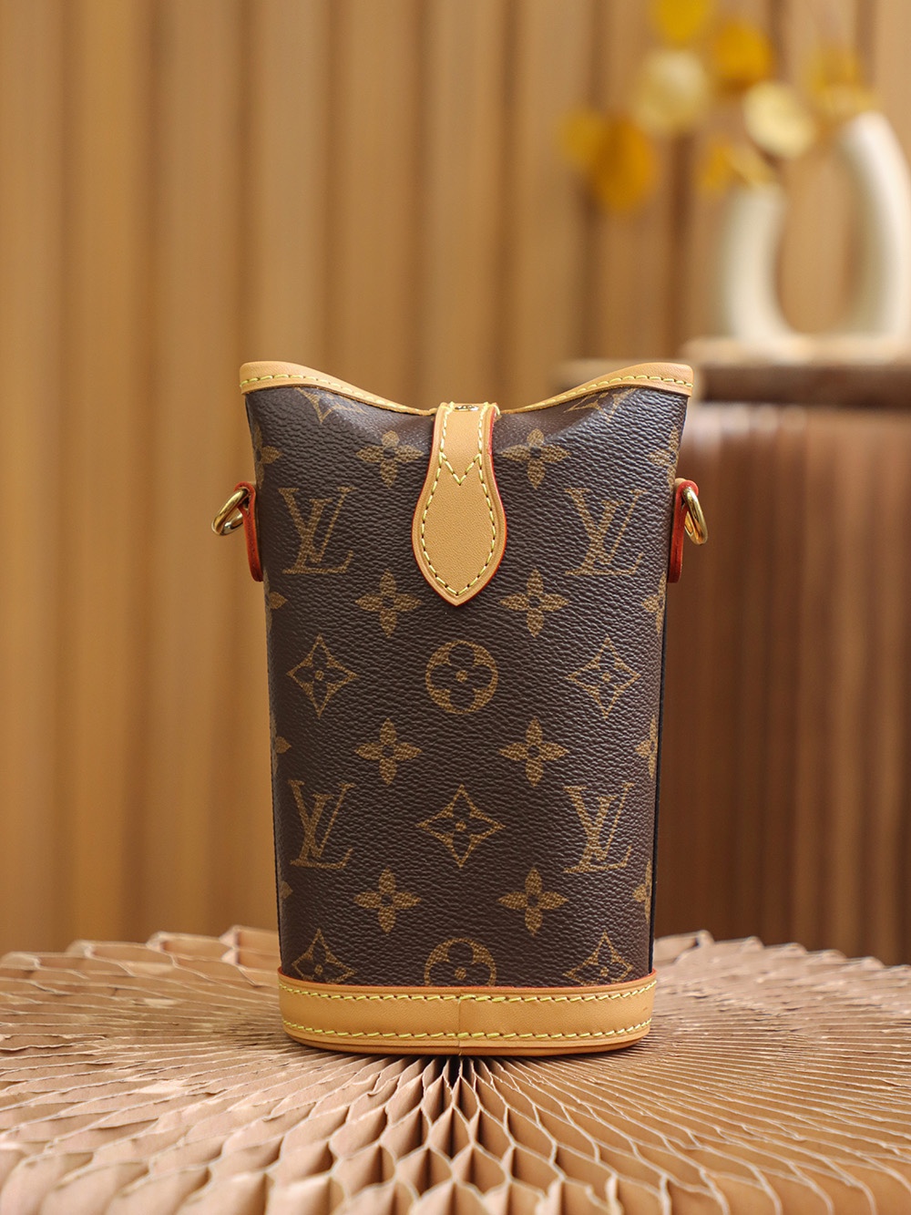 Louis Vuitton Fold me pouch (M80874)
