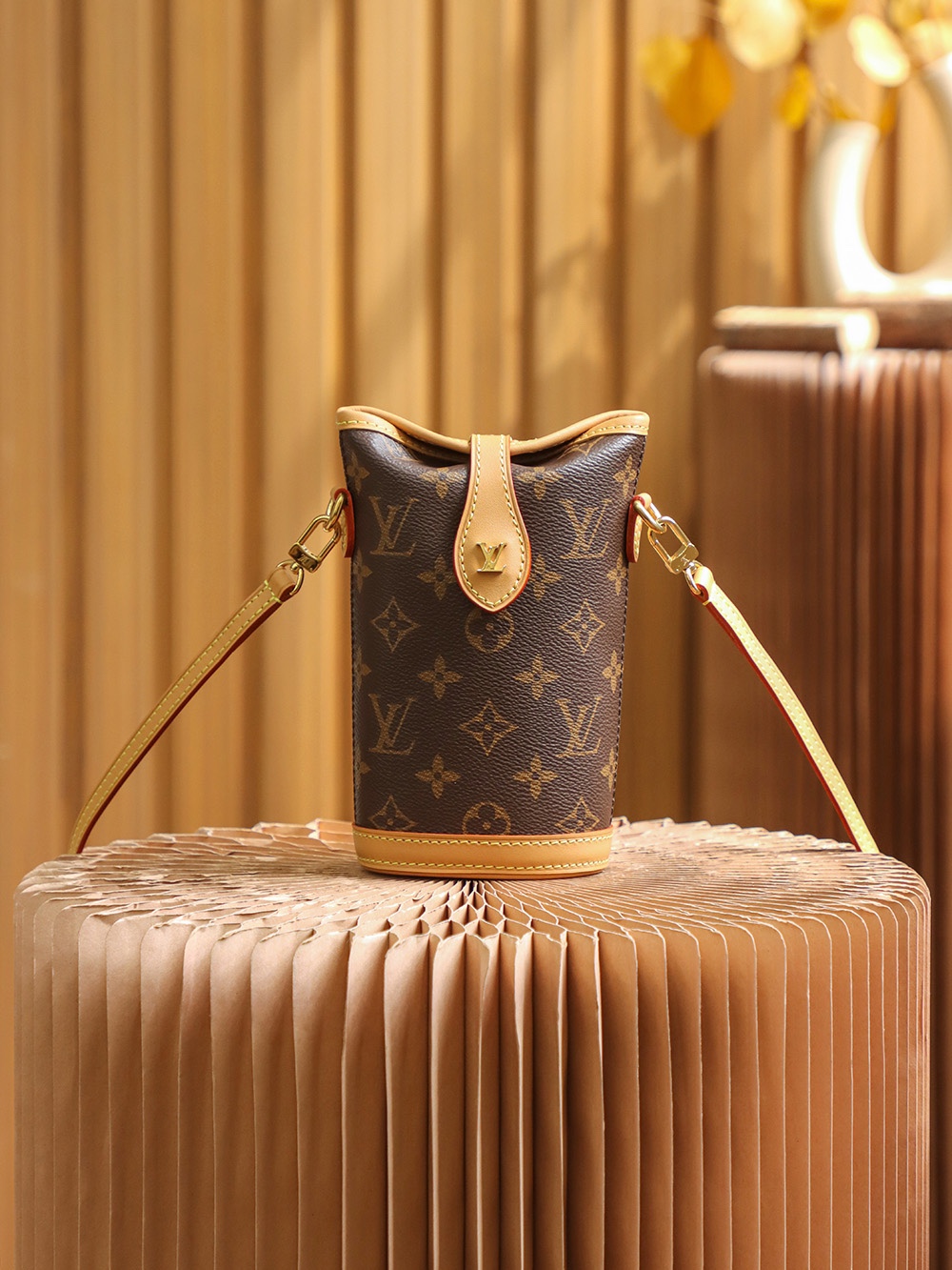 LV M80874 FOLD ME POUCH 手机包