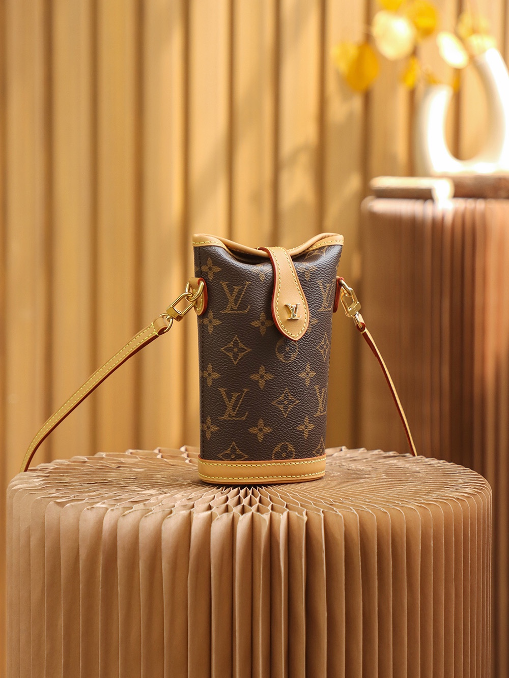 LV M80874 FOLD ME POUCH 手机包