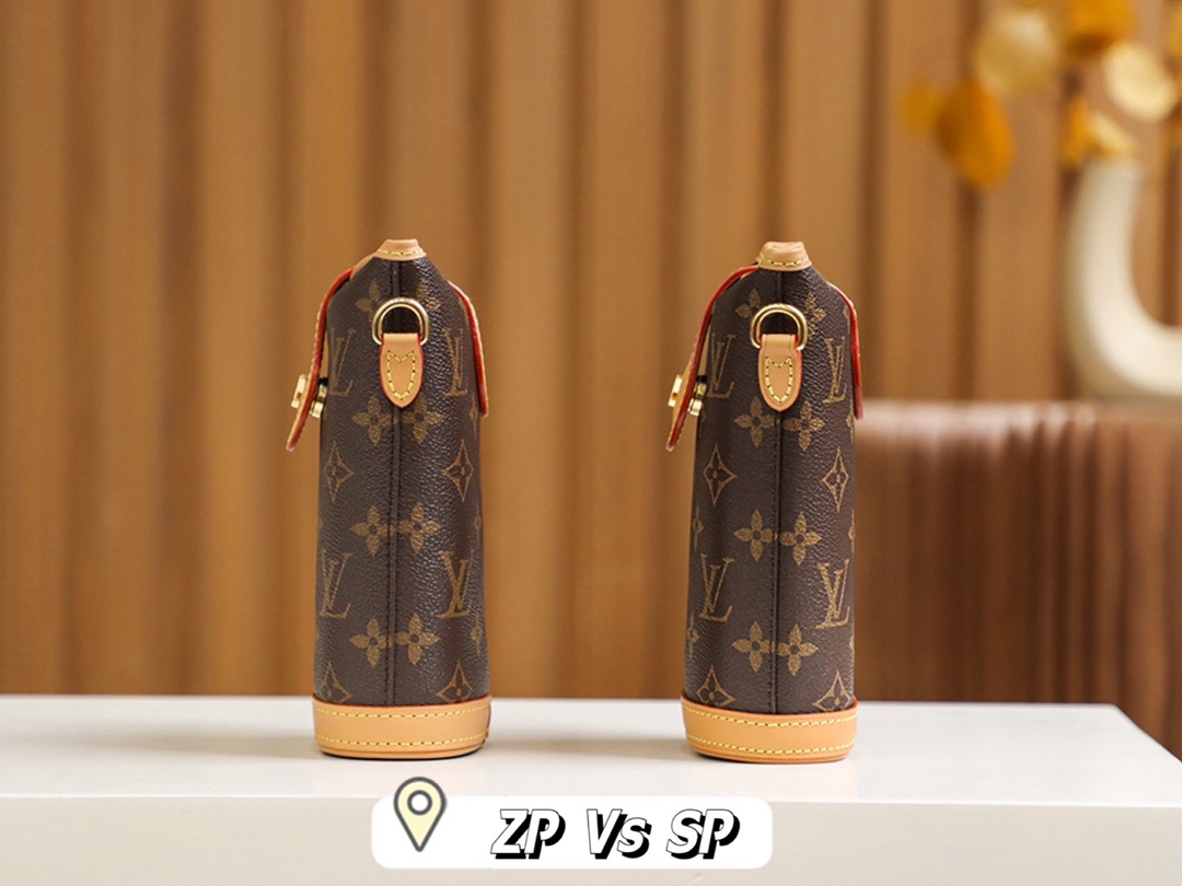 内部价 菱格变码SP免检 。 ❒ 𝐅𝐎𝐋𝐃 𝐌𝐄系列 #M80874# 𝐒𝐏免检版 ❒ 
◖ 𝐙𝐏 𝐕𝐬 𝐒𝐏 ◗拍摄对比
称之为“𝐒𝐩” 一定是独家的东西，
同时也是与柜子里的东西没有差异的底气！