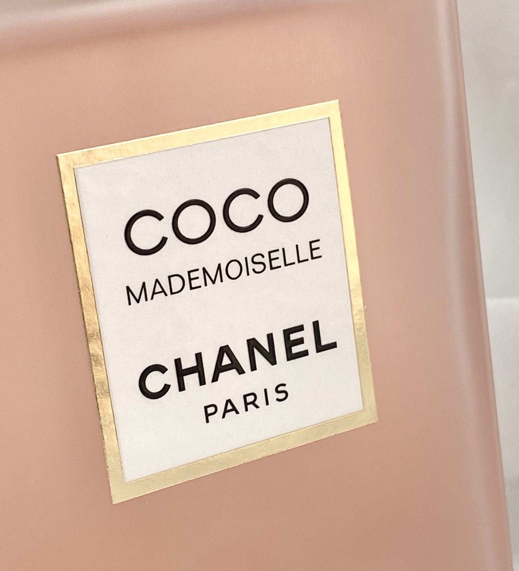 90💰原单品质
咱家海口免税订单，直供海外代购！秒杀市面所有仿货！
喷头采用纯进口材质，磨砂瓶身质感，瓶身和底部钢印都是大厂工艺，绝非小作坊能达到的水平！每瓶香水都有独立编码！配全套包装，支持专柜对比！