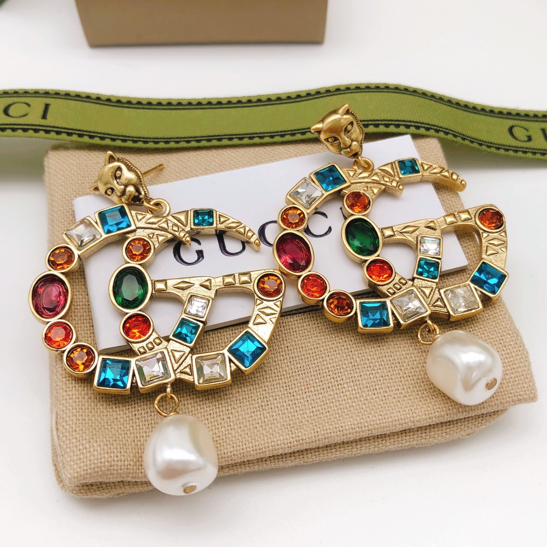 Número GED0130 Gucci nuevos pendientes de flecos con diamantes de colores, una pieza súper bonita, con brillantes y oro…