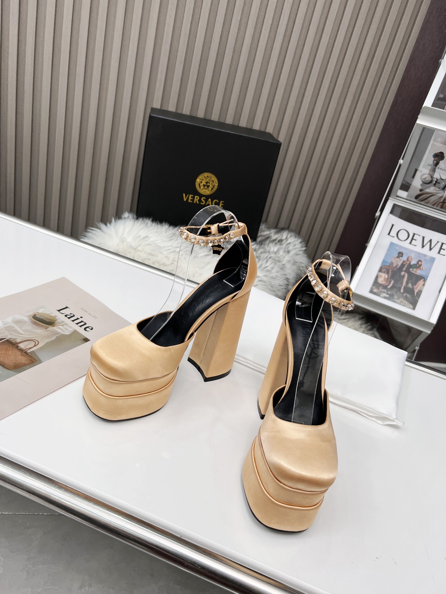 Rose GoldPrecio de fábrica: suela de caucho m, suela de cuero m. Yardage: 34-42 Versace nuevo super 