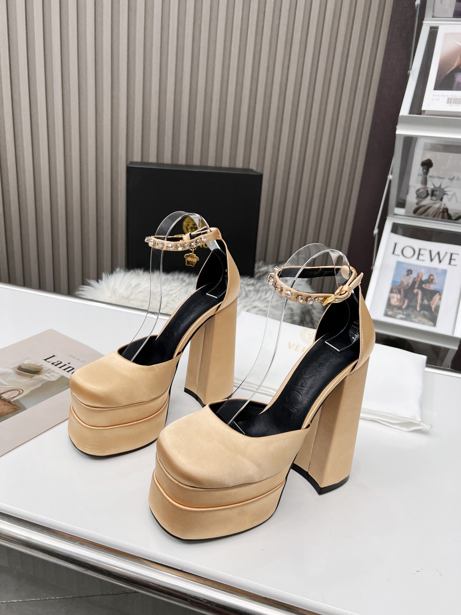Rose GoldPrecio de fábrica: suela de caucho m, suela de cuero m. Yardage: 34-42 Versace nuevo super 