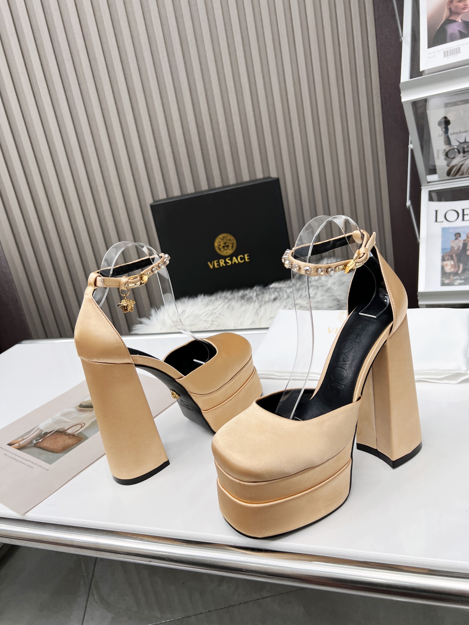 Rose GoldPrecio de fábrica: suela de caucho m, suela de cuero m. Yardage: 34-42 Versace nuevo super 