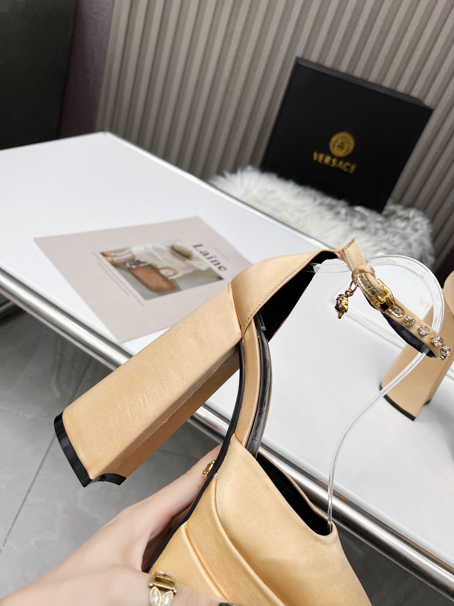 Rose GoldPrecio de fábrica: suela de caucho m, suela de cuero m. Yardage: 34-42 Versace nuevo super 