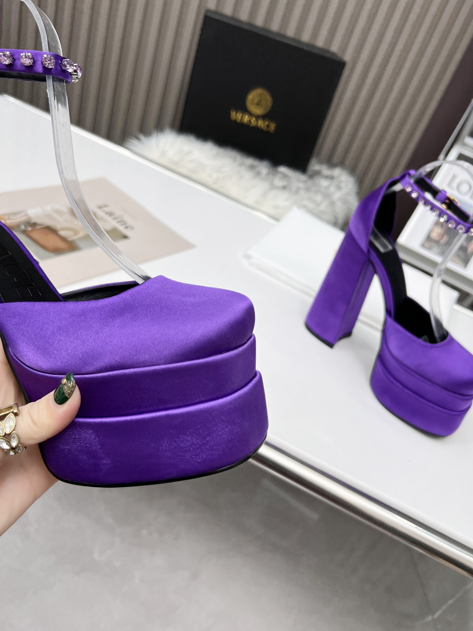 púrpura oscuro Precio de fábrica: suela de goma m, suela de cuero m. Yardage: 34-42 Versace nuevos t