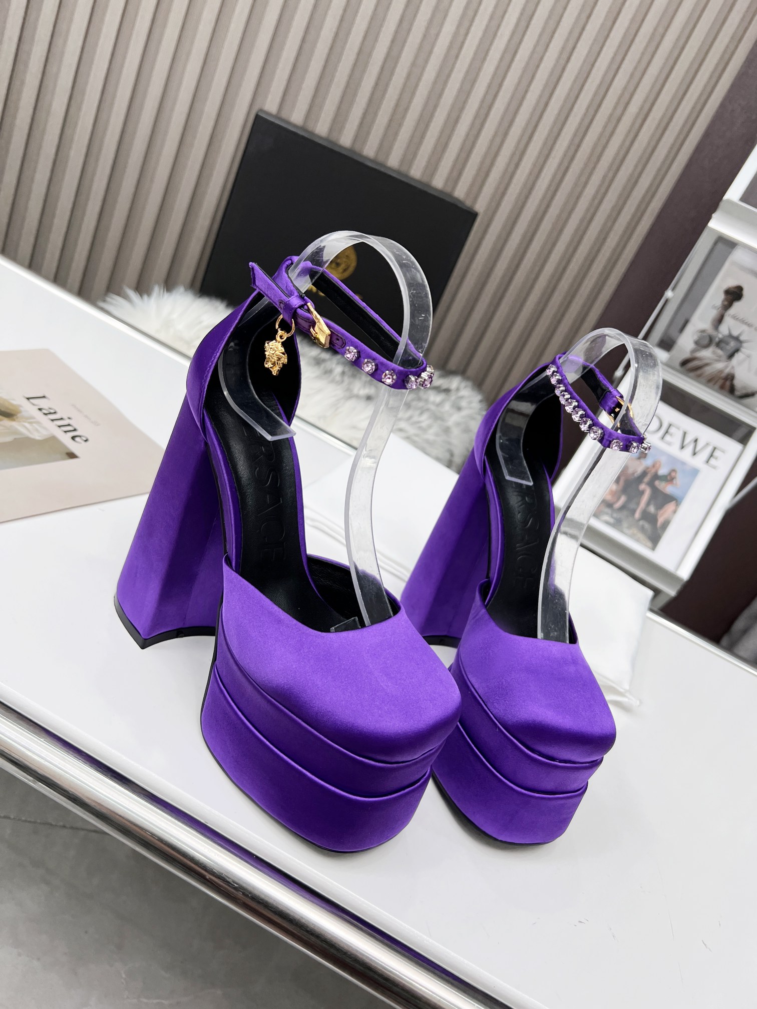 púrpura oscuro Precio de fábrica: suela de goma m, suela de cuero m. Yardage: 34-42 Versace nuevos t