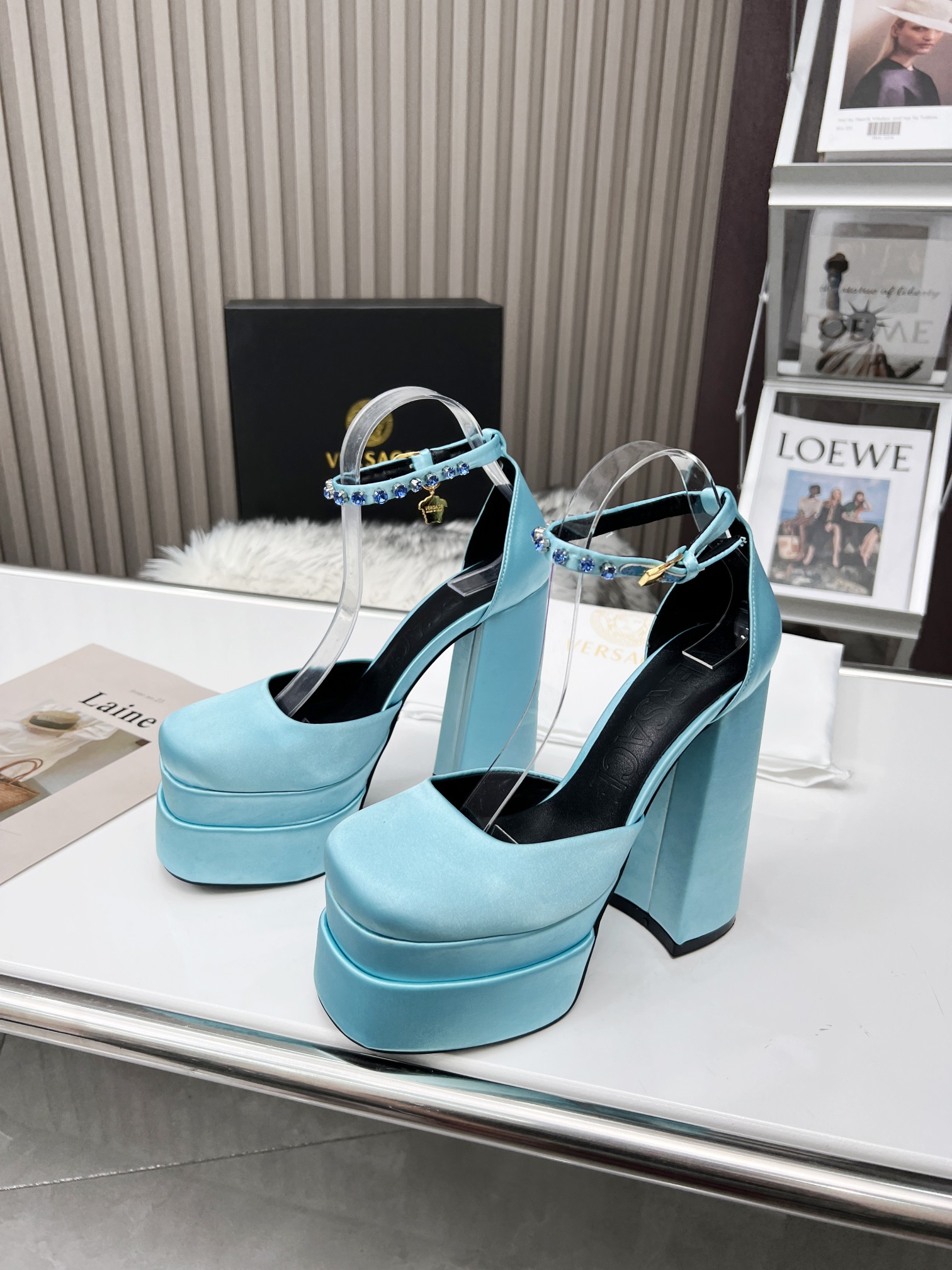 Aqua Blue Precio de fábrica: suela de caucho m, suela de cuero m. Yardage: 34-42 Versace nuevo super