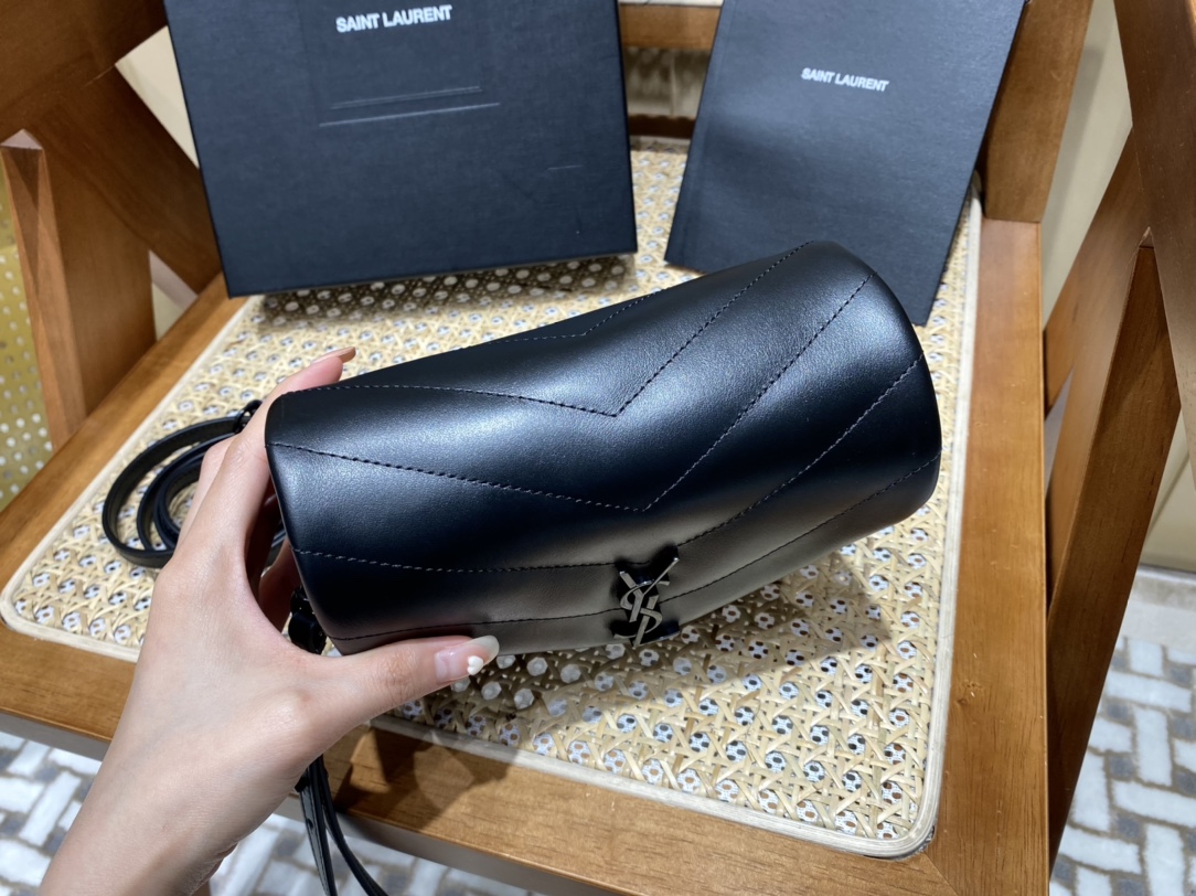YSL LouLou 迷你斜挎包 467072黑色/黑扣