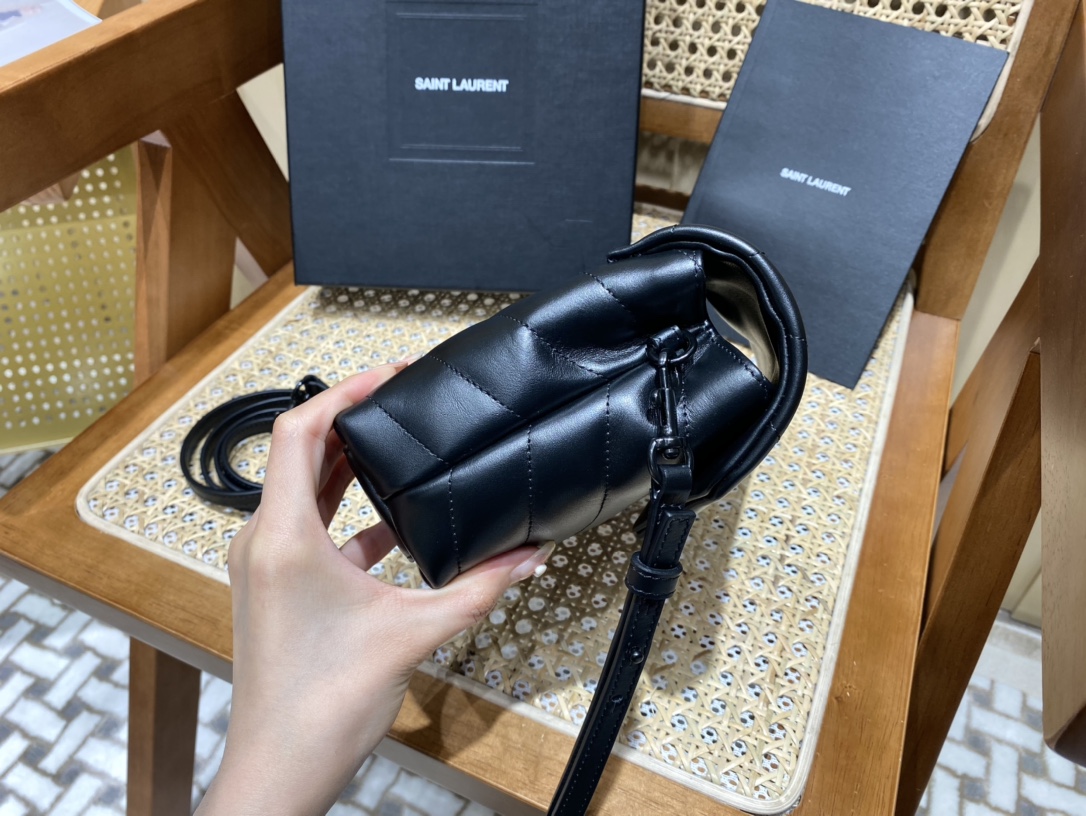 YSL LouLou 迷你斜挎包 467072黑色/黑扣