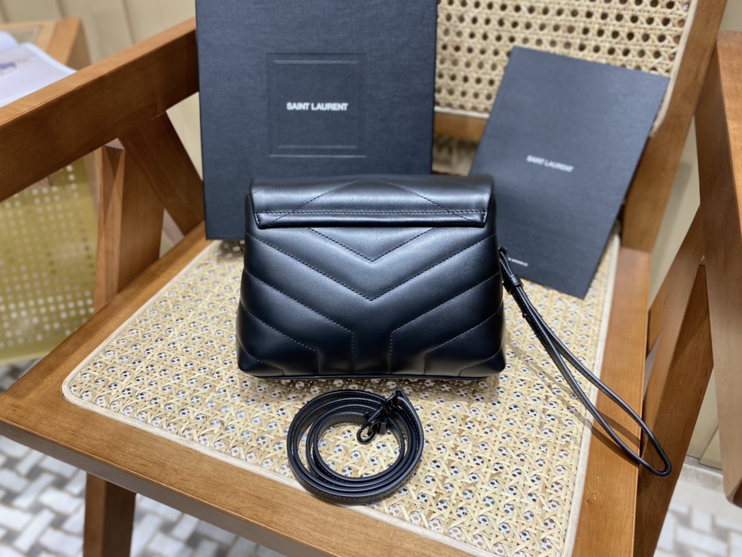 YSL LouLou 迷你斜挎包 467072黑色/黑扣